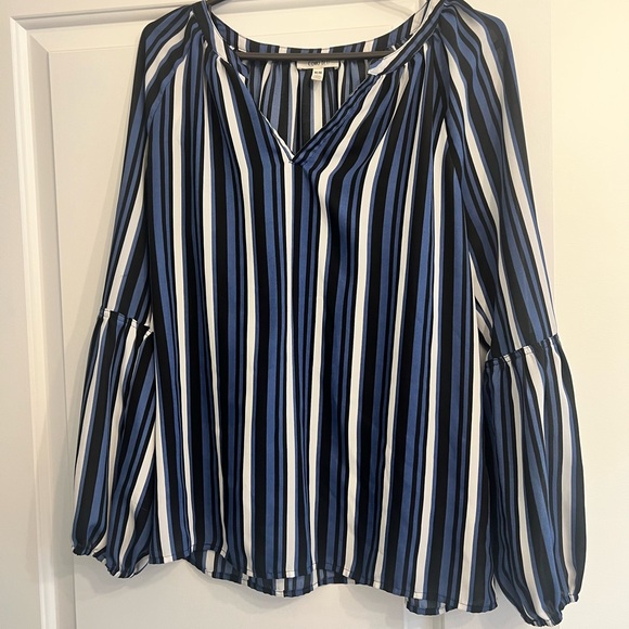 n/a Tops - Blue and White Relaxed Tiered Blouse